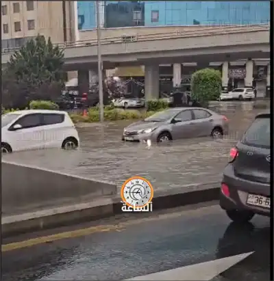 مياه غزيرة في شارع وصفي التل