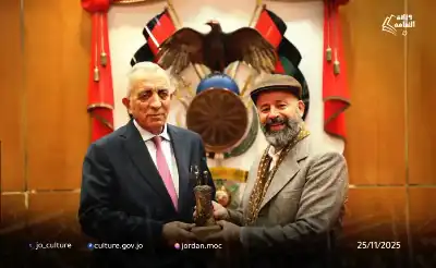 الرواشدة يكرم الجراح (صور)