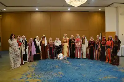 بزيت الزيتون وثوب الجدات.. نساء من