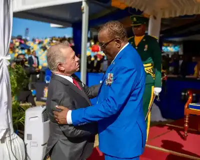 الملك يحضر حفل تنصيب رئيس جمهورية