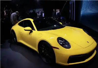 بورشه تتوقف عن العمل في روسيا: