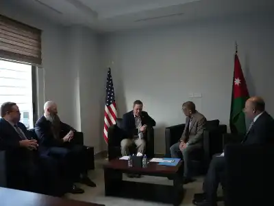 الأمير راشد بن الحسن يستقبل السفير