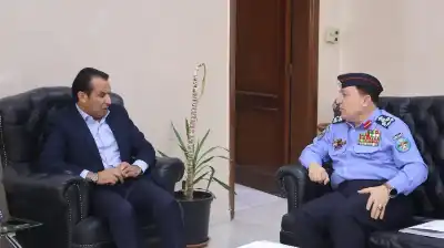 العجارمة والعمري يناقشان الإجراءات الإدارية والأمنية