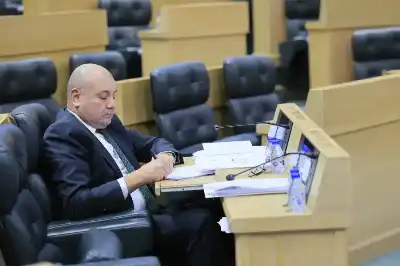 الوزير العودات منهمك.. صورة