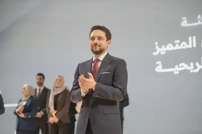 ولي العهد يكرم الفائزين بجائزة الحسين