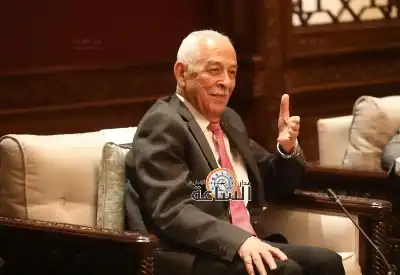 العيسوي يفتتح مدرستين ثانويتين في حي