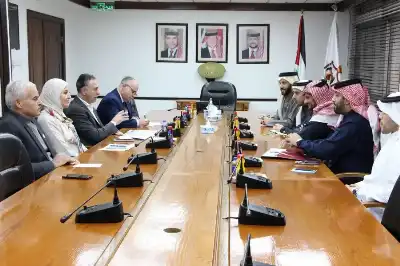 القضاة يبحث مع وفد قطري فرص