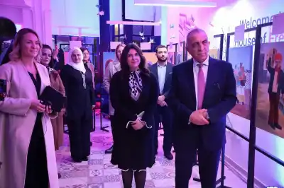 معرض ما وراء الإطار-فراشي من أجل