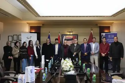 رئيس عمّان الأهلية يكرّم الطلبة الفائزين