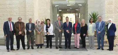 رئيس جامعة البترا يبحث سبل التعاون