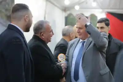 خليف الخوالدة يستقبل المهنئين بماجستير نجله