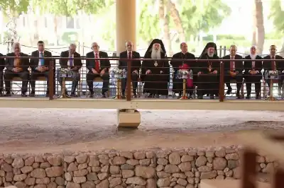 مندوبا عن الملك.. وزير السياحة يرعى