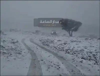 شاهد.. تراكم الثلوج في الهيشة بلواء