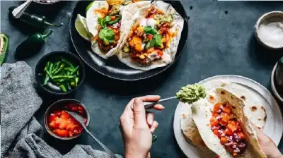 خداع المعدة: كيف نتجنب تمددها المفرط