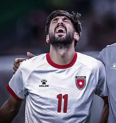 الملك والملكة يهنئان النشمي يزن النعيمات