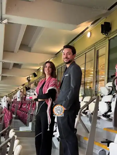 الأمير الحسين والأميرة رجوة في مقدمة