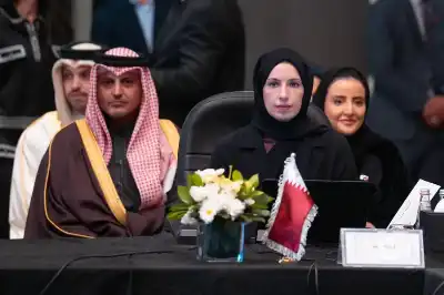 الوزيرة القطرية النعيمي تشارك بدورة مجلس