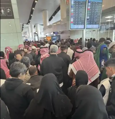 زحام شديد.. سلطات مطار الملك خالد