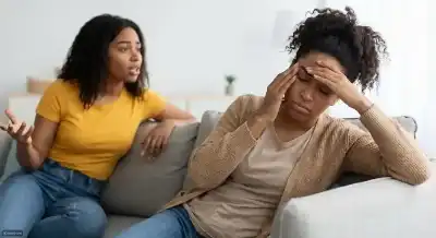 10 علامات تكشف الصداقة السامة وكيفية