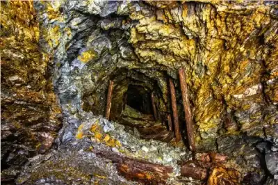 3300 طن متري من الذهب في