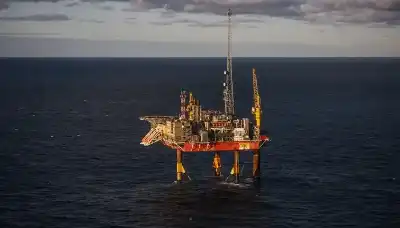 النفط يتجه نحو أسوأ خسارة سنوية