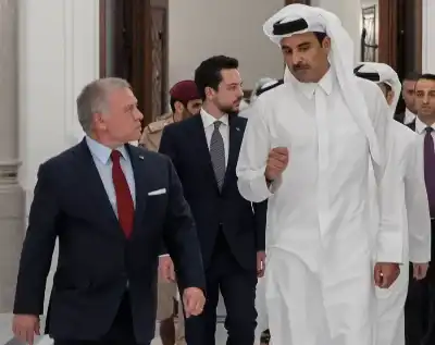 أمير قطر يعزي الملك بوفاة ابو