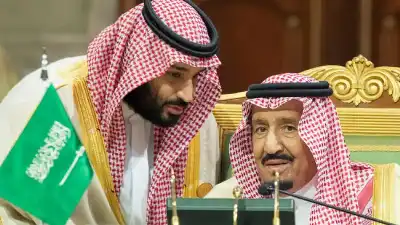 الملك سلمان ومحمد بن سلمان يعزيان