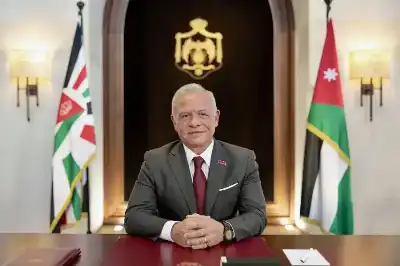 حاكم الشارقة يعزي الملك بوفاة أبو