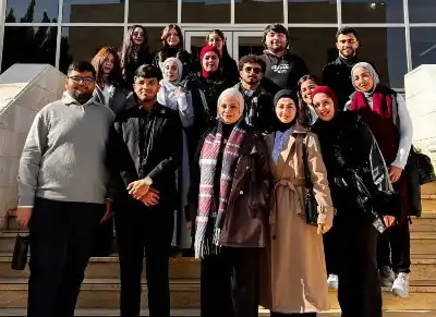 طلبة الإعلام الرقمي في جامعة الشرق