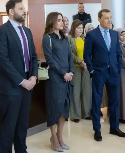 الملكة رانيا العبدالله تزور مصنع لشركة