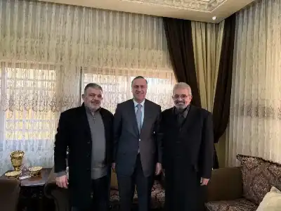 الوزير المومني يطمئن على صحة الإعلامي