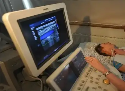 أخصائي أعصاب يحذر: الصداع المتكرر وطنين