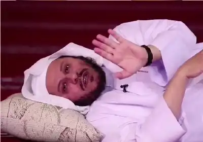 هل تصح صلاة الفريضة مستلقيا على