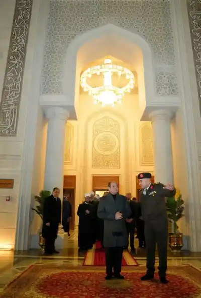 مصر تفتتح 48 مسجدا في يوم