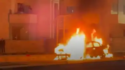 حريق مركبة أعلى جسر مرج الحمام