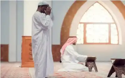 حكم إعادة تكبيرة الإحرام جهرا لمن