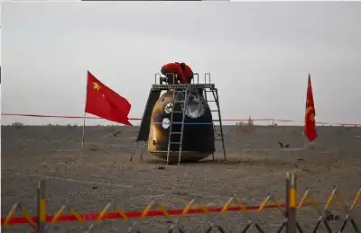 بنجاح تام.. كبسولة العودة للمركبة الصينية