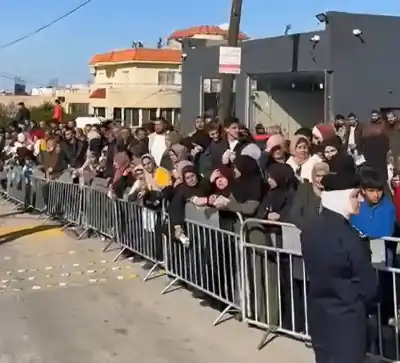 مواطنون يحتشدون لاستقبال الملك في إربد