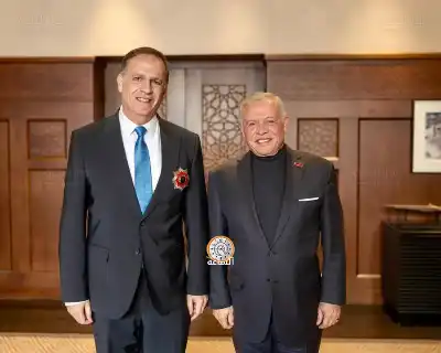 الملك ينعم على الدكتور فراج