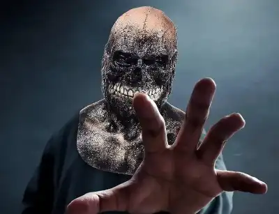 وجوه شيطانية.. مأساة امرأة بريطانية عاشت