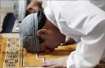 سجود الشكر بعد الصلاة بدعة محدثة