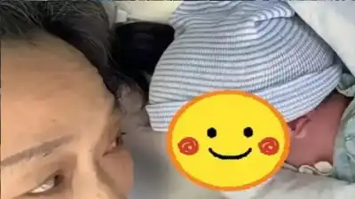 صينية تنجب في سن الـ 59