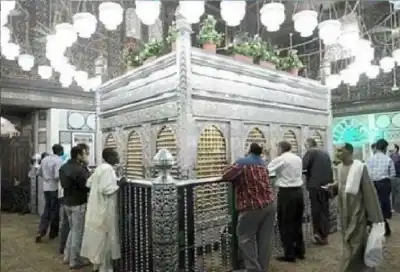 الدعاء عند قبور الأنبياء والصالحين شرك