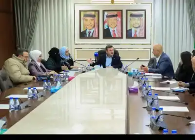 السياحة النيابية تلتقي شركة تكرم لخدمات