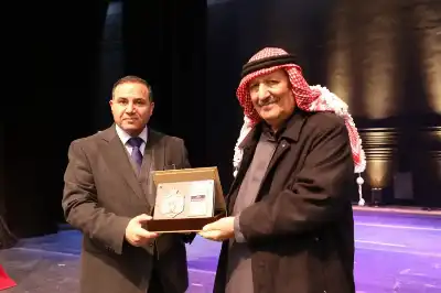 تكريم رئيس مجلس إدارة شركة الزرقاء