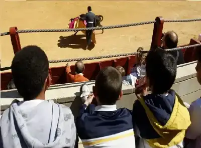 بين التقليد وحماية الطفولة.. إسبانيا تقترح