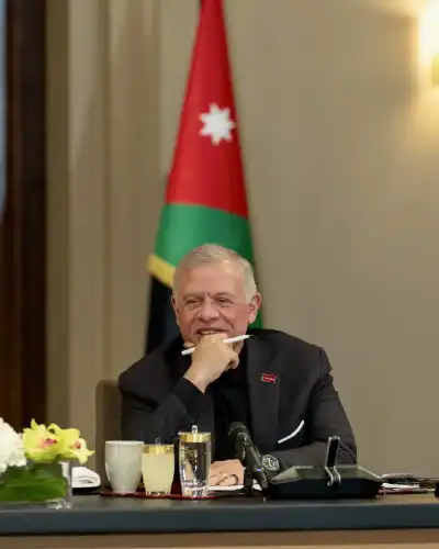 الملك يلتقي شخصيات أردنية: مصلحة الأردن