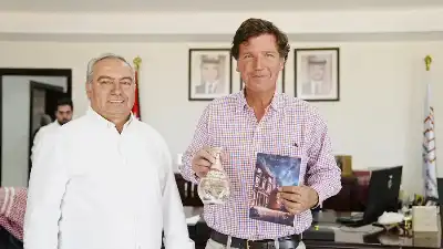 البريزات يستقبل المذيع الأمريكي الشهير تاكر