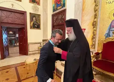 البطريرك ثيودوروس ينعم على الأردني فؤاد