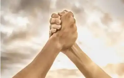 بين الصديق الحقيقي ورفيق الطريق.. موازين